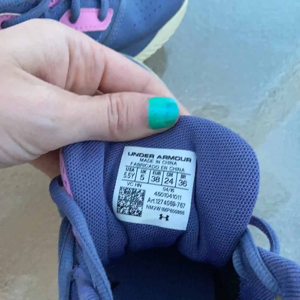 Under Armour Basketball Shoes - Picture 5 of 7